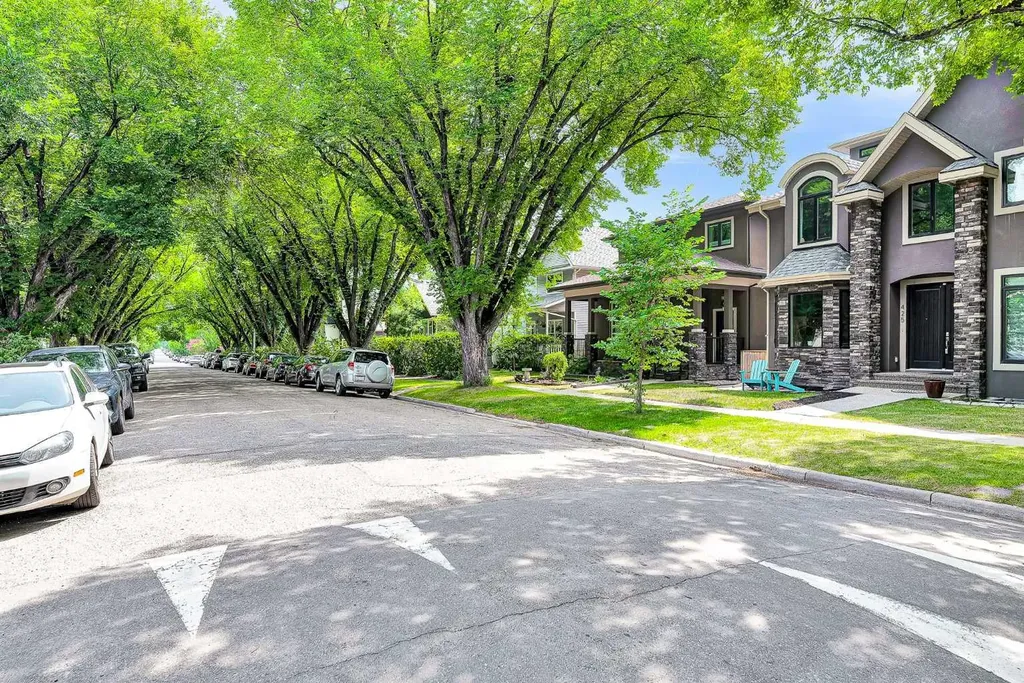 425 21 Avenue NW Calgary AB T2M 1J6