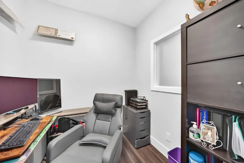86 Carringvue Manor NW Calgary AB T3P 1L7