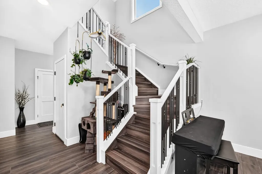 86 Carringvue Manor NW Calgary AB T3P 1L7