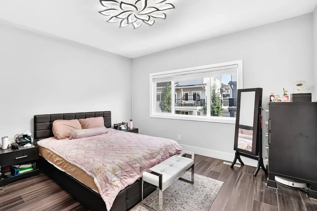 86 Carringvue Manor NW Calgary AB T3P 1L7