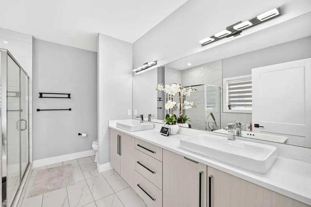 86 Carringvue Manor NW Calgary AB T3P 1L7
