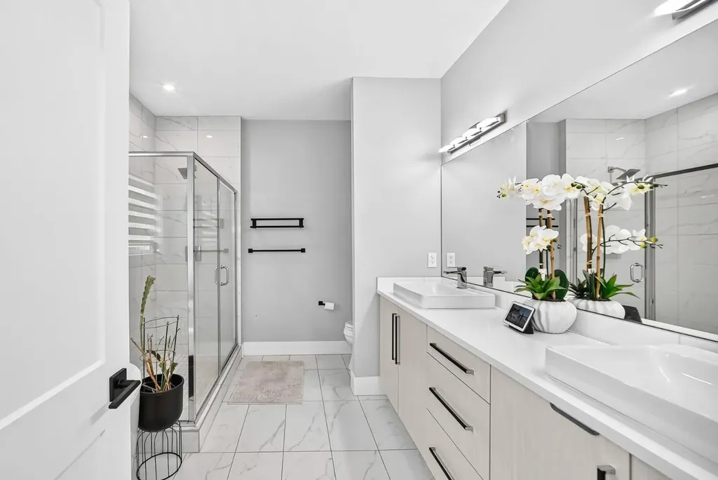 86 Carringvue Manor NW Calgary AB T3P 1L7