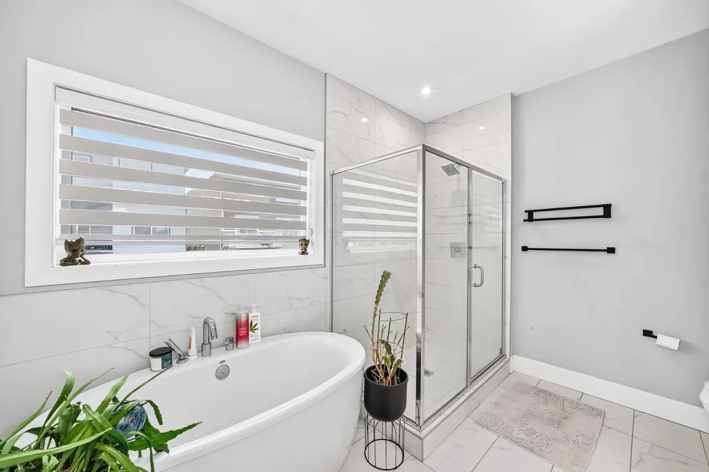 86 Carringvue Manor NW Calgary AB T3P 1L7