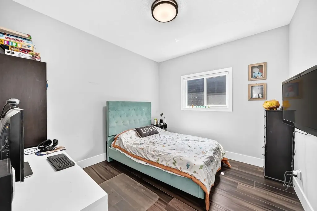 86 Carringvue Manor NW Calgary AB T3P 1L7
