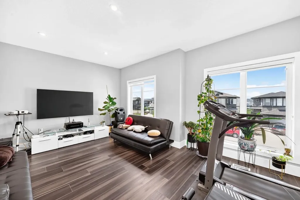 86 Carringvue Manor NW Calgary AB T3P 1L7