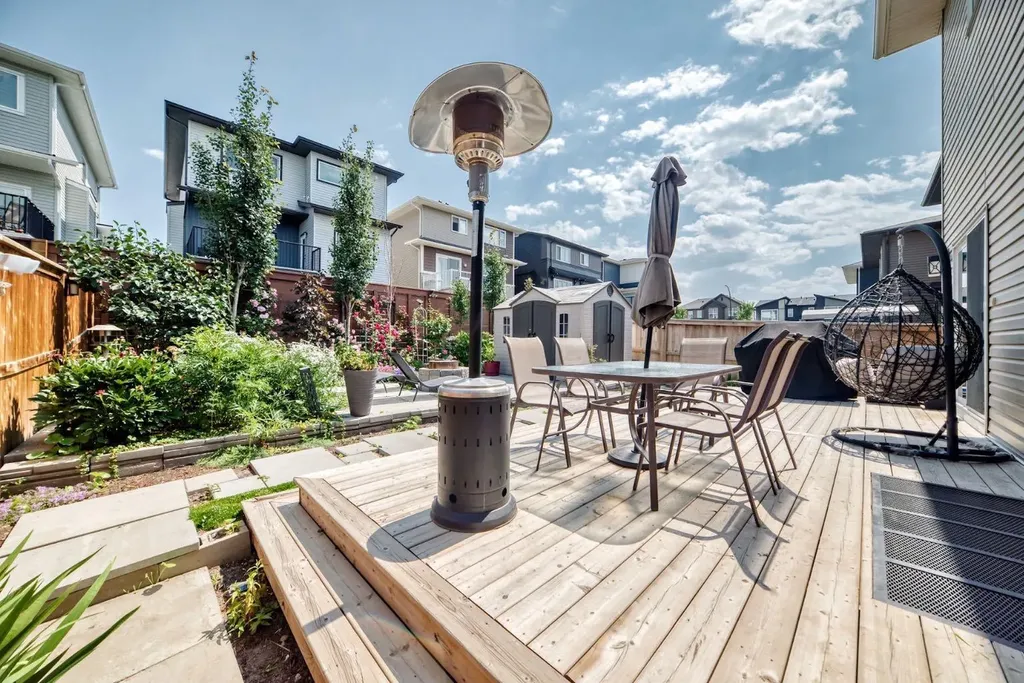 86 Carringvue Manor NW Calgary AB T3P 1L7