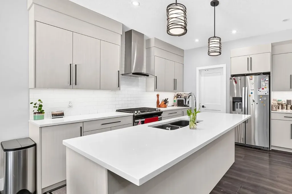 86 Carringvue Manor NW Calgary AB T3P 1L7