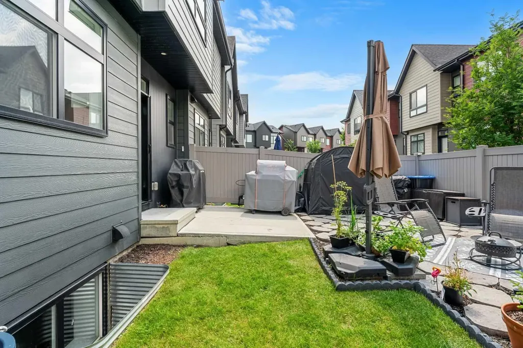 1218 Sage Meadows Gardens NW Calgary AB T3P 1K3