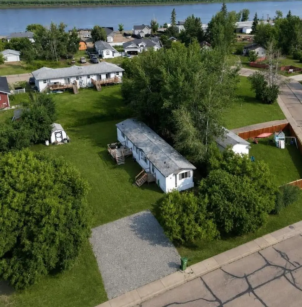5104 48 Avenue Fort Vermilion AB T0H1N0