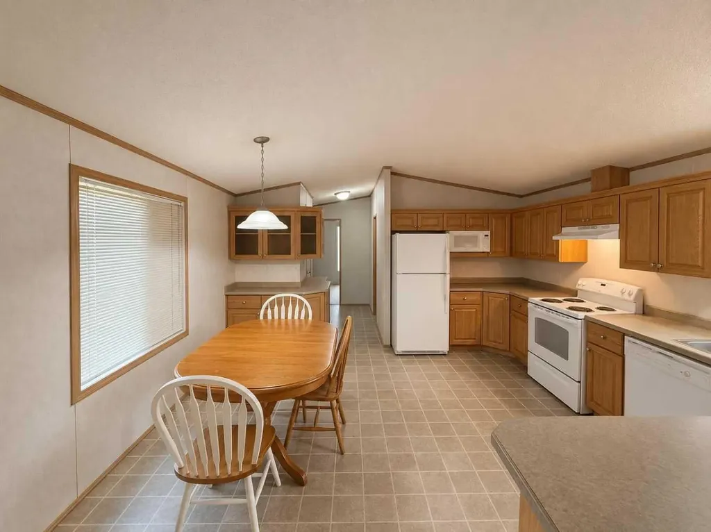 5104 48 Avenue Fort Vermilion AB T0H1N0