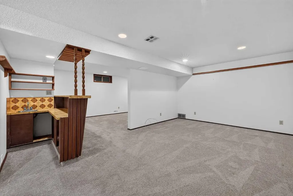 4639 Marbank Drive Calgary AB T2A 3H9