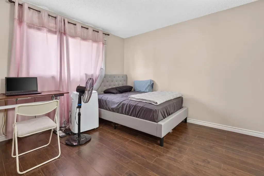 319 Rundlelawn Road NE Calgary AB T1Y3P2