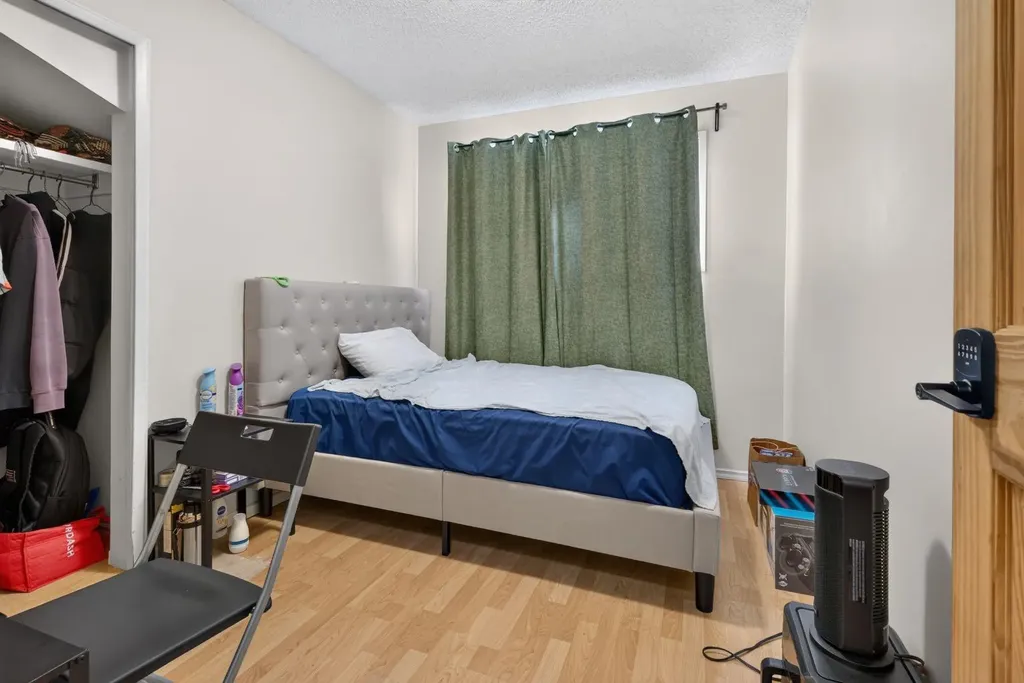 319 Rundlelawn Road NE Calgary AB T1Y3P2