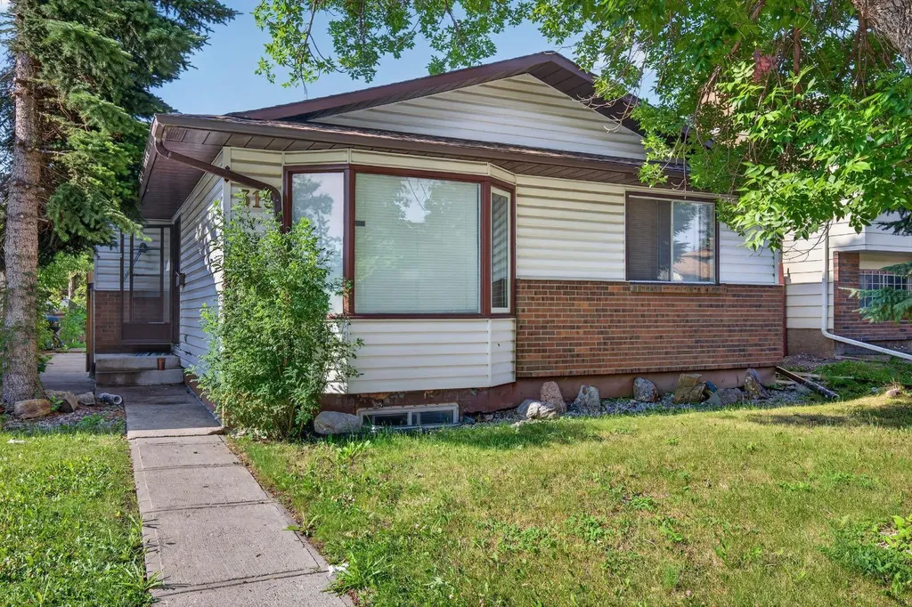 319 Rundlelawn Road NE Calgary AB T1Y3P2