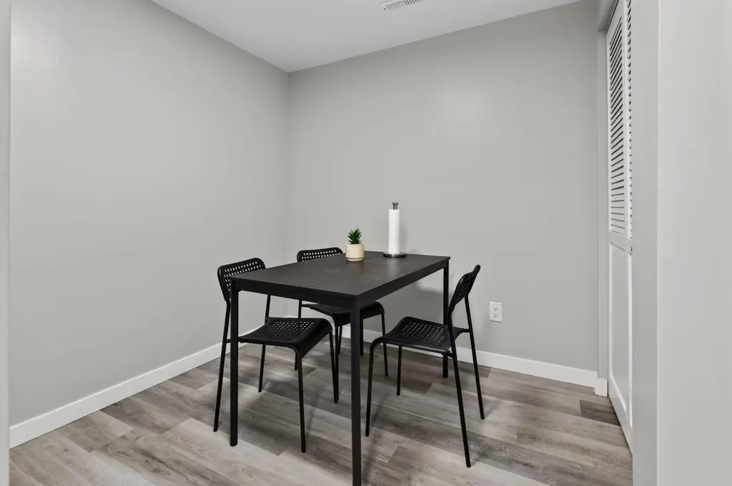 319 Rundlelawn Road NE Calgary AB T1Y3P2