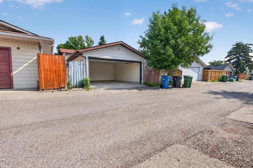 319 Rundlelawn Road NE Calgary AB T1Y3P2