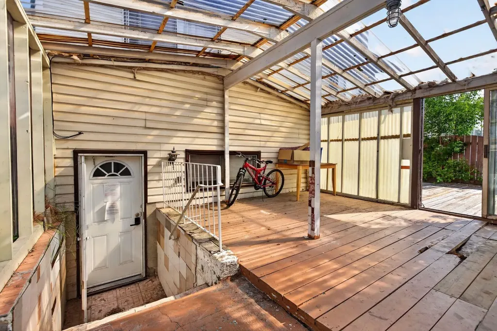 319 Rundlelawn Road NE Calgary AB T1Y3P2