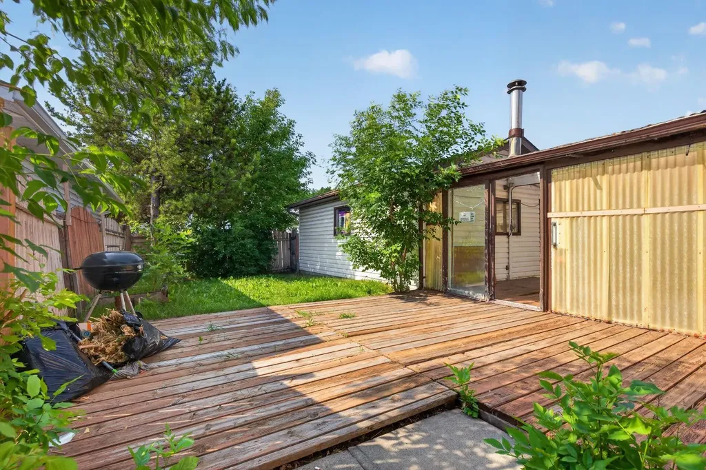 319 Rundlelawn Road NE Calgary AB T1Y3P2