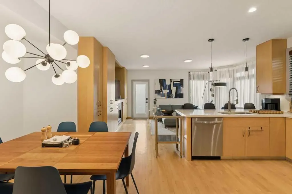 202 26 Avenue NW Calgary AB T2M 2C9