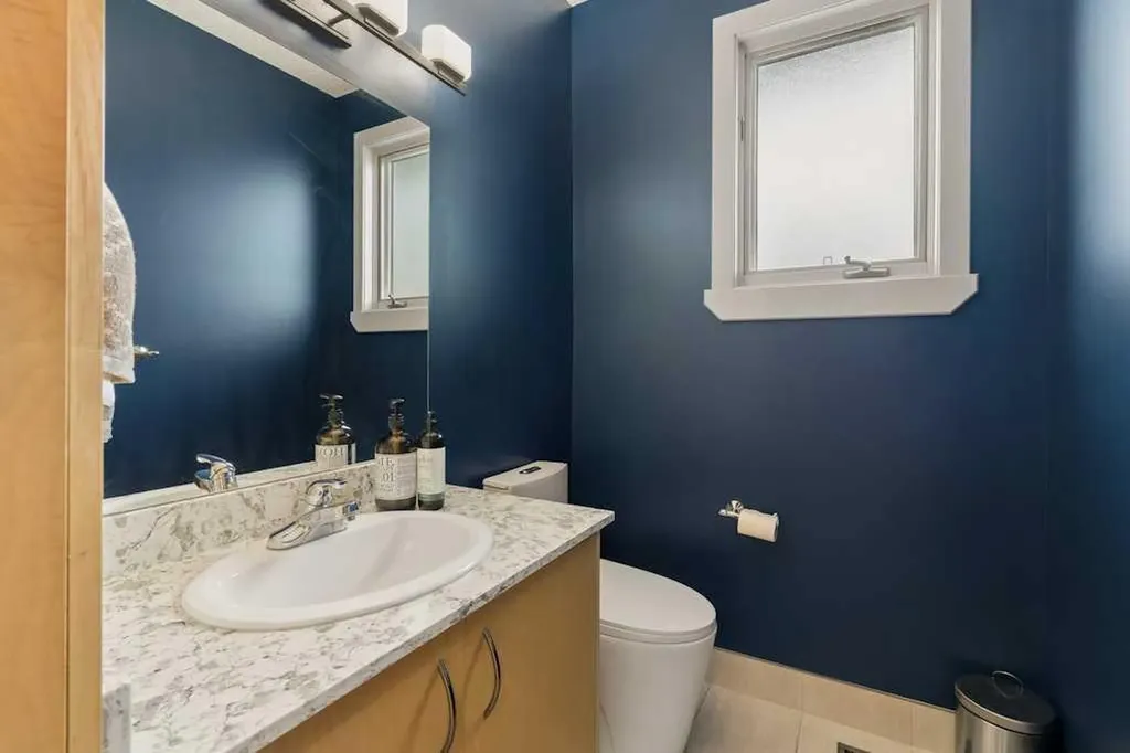 202 26 Avenue NW Calgary AB T2M 2C9