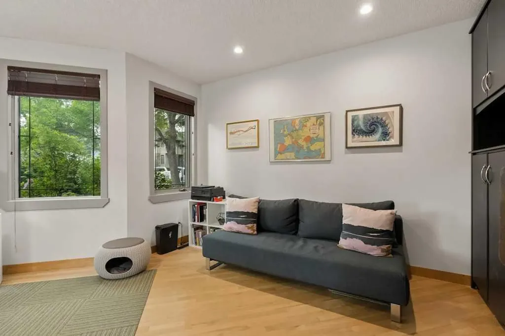 202 26 Avenue NW Calgary AB T2M 2C9