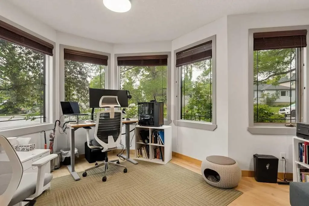 202 26 Avenue NW Calgary AB T2M 2C9