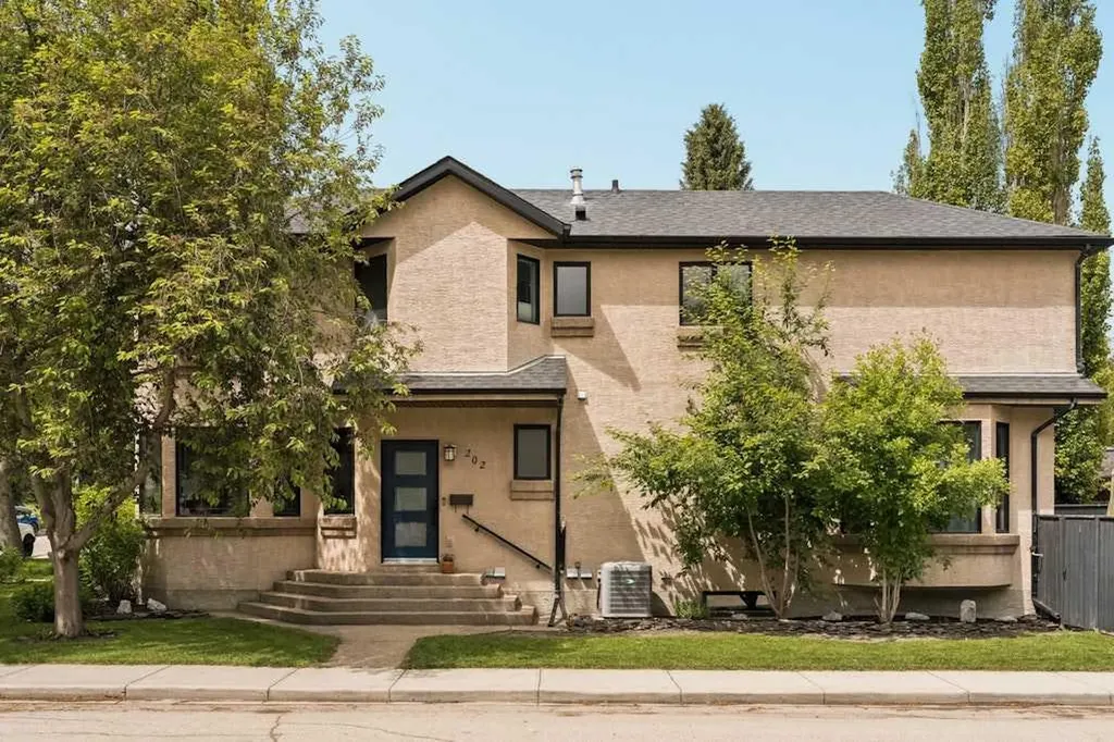 202 26 Avenue NW Calgary AB T2M 2C9
