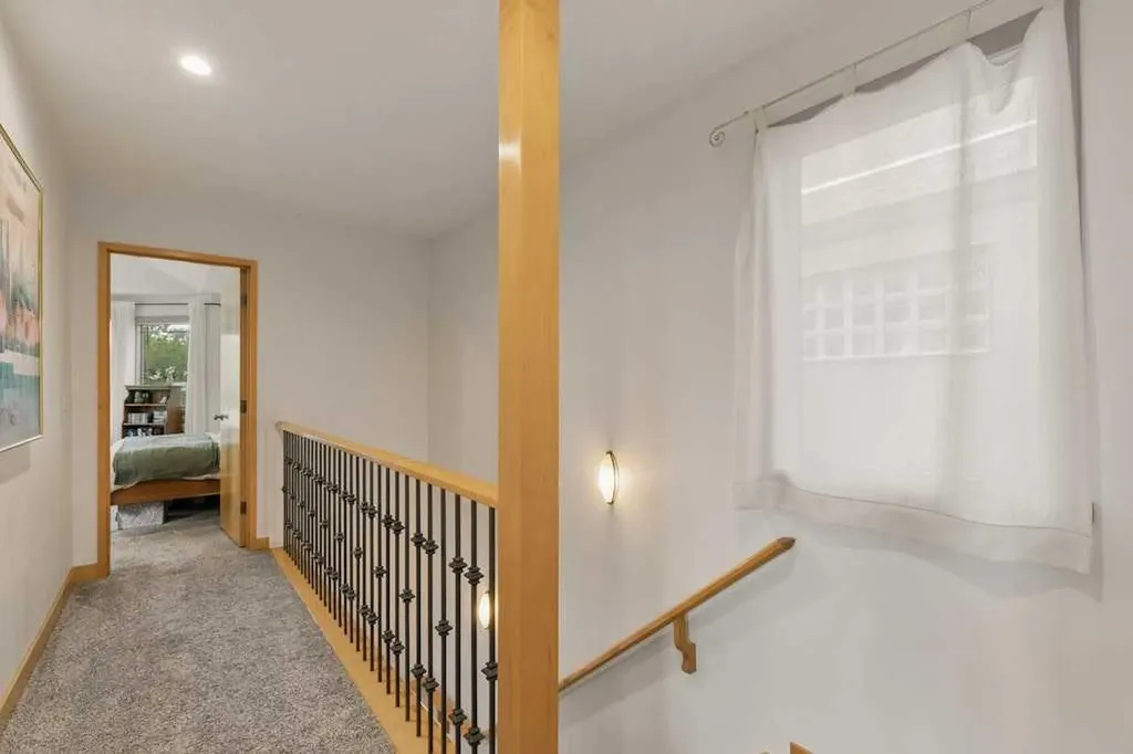 202 26 Avenue NW Calgary AB T2M 2C9