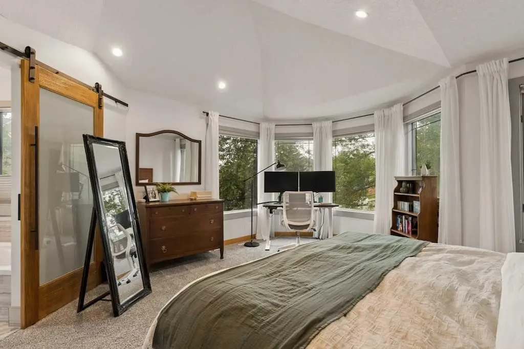202 26 Avenue NW Calgary AB T2M 2C9