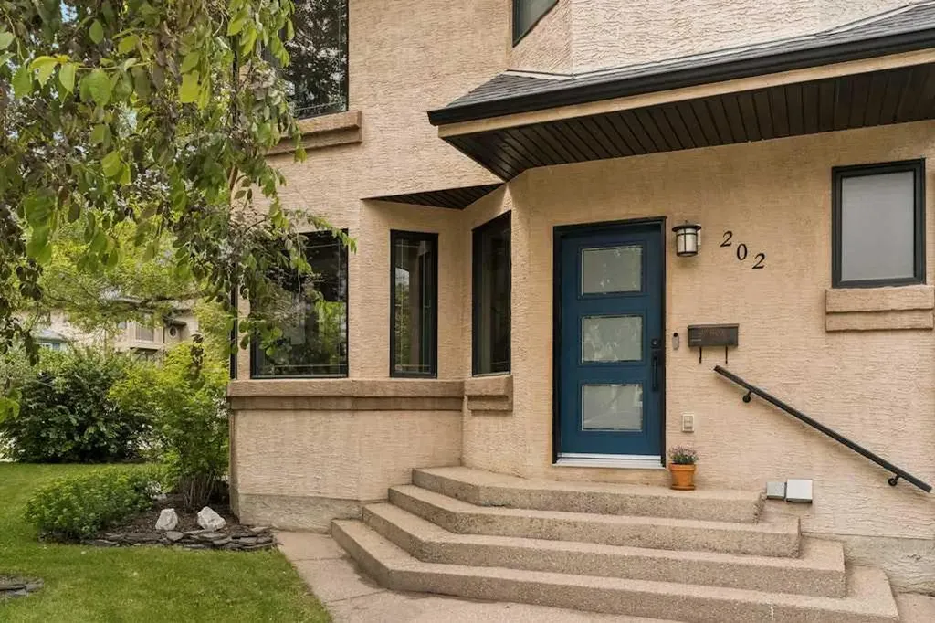 202 26 Avenue NW Calgary AB T2M 2C9
