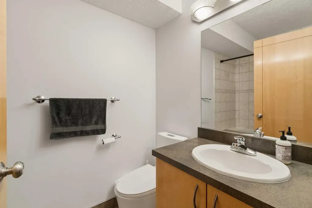 202 26 Avenue NW Calgary AB T2M 2C9