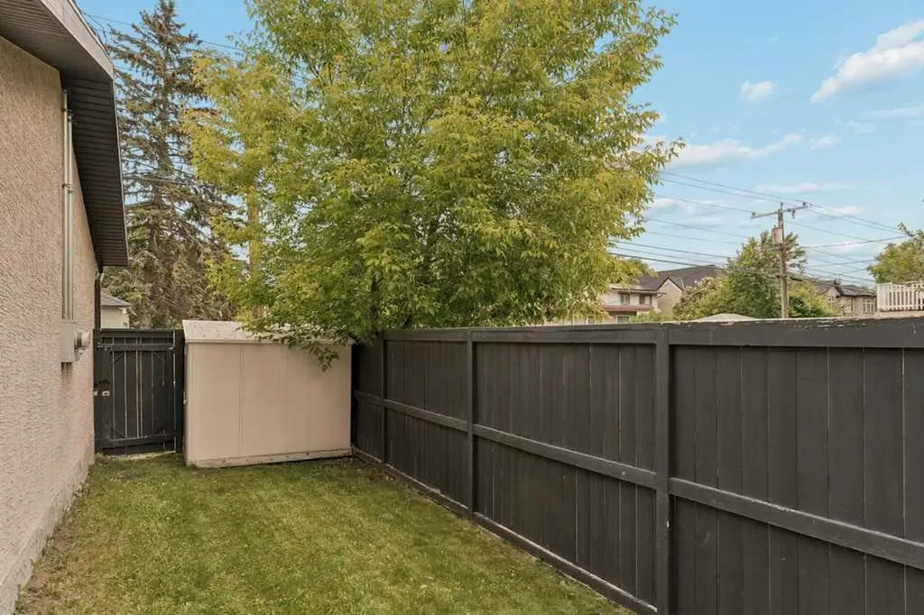 202 26 Avenue NW Calgary AB T2M 2C9