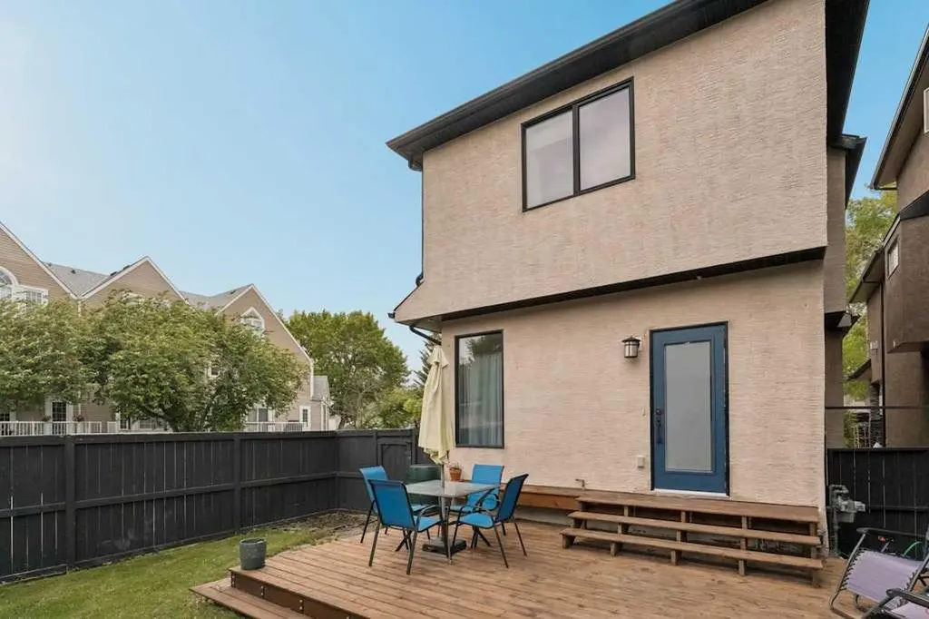 202 26 Avenue NW Calgary AB T2M 2C9