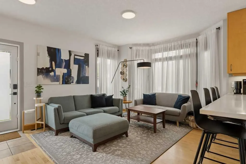 202 26 Avenue NW Calgary AB T2M 2C9