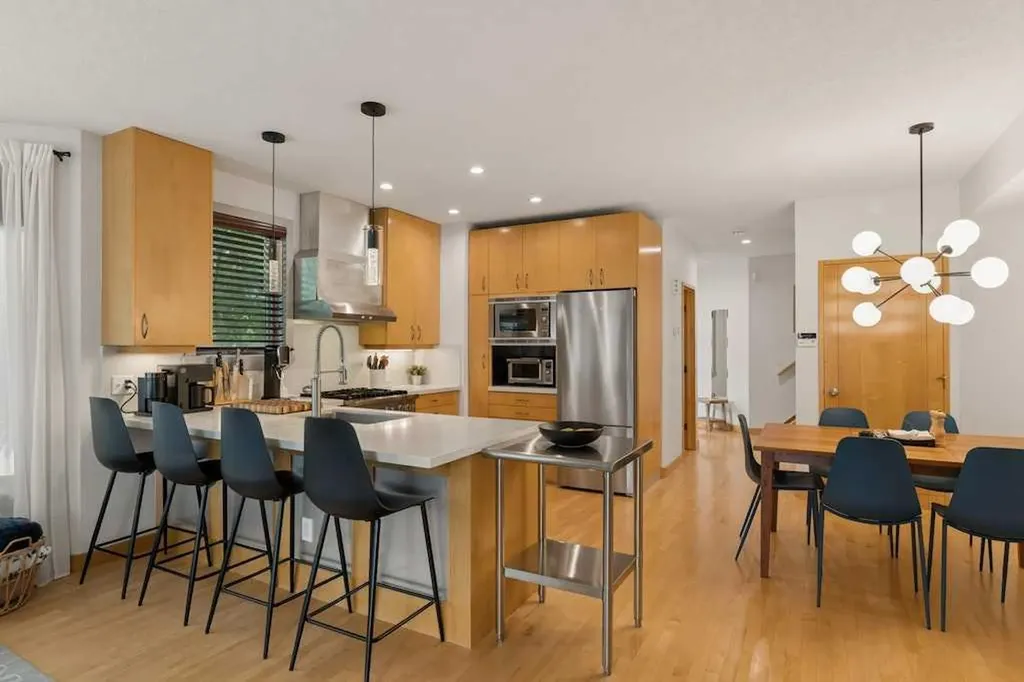 202 26 Avenue NW Calgary AB T2M 2C9