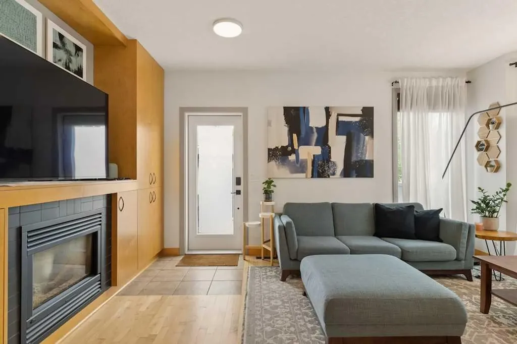 202 26 Avenue NW Calgary AB T2M 2C9