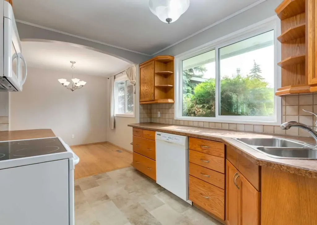 4220 Bowlen Street NW Calgary AB T2L 1P9