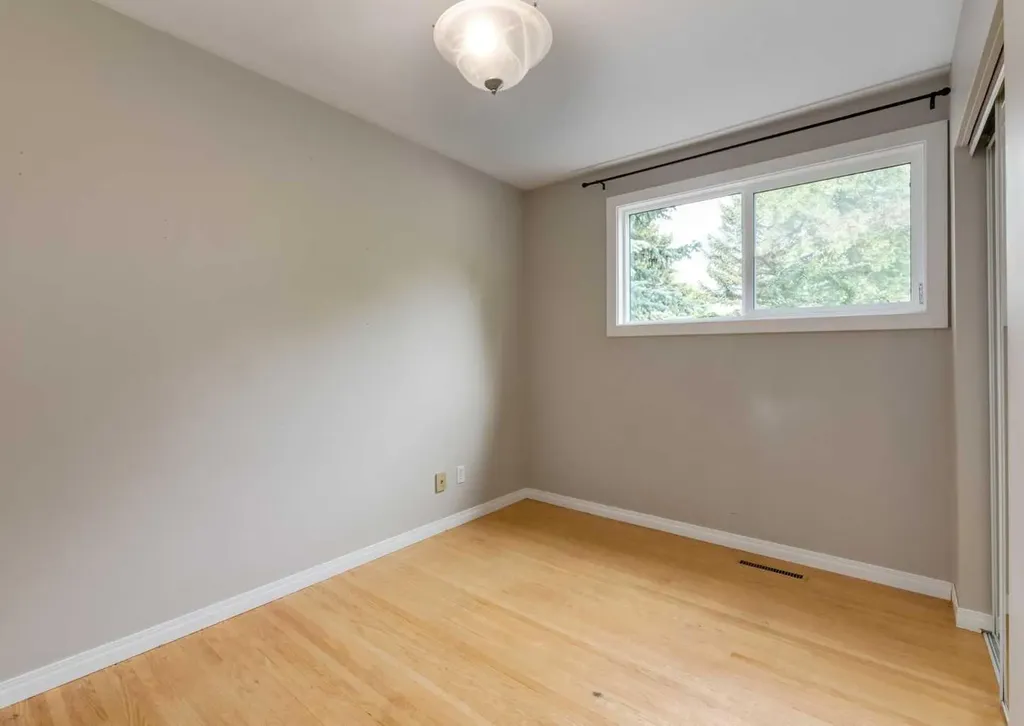 4220 Bowlen Street NW Calgary AB T2L 1P9