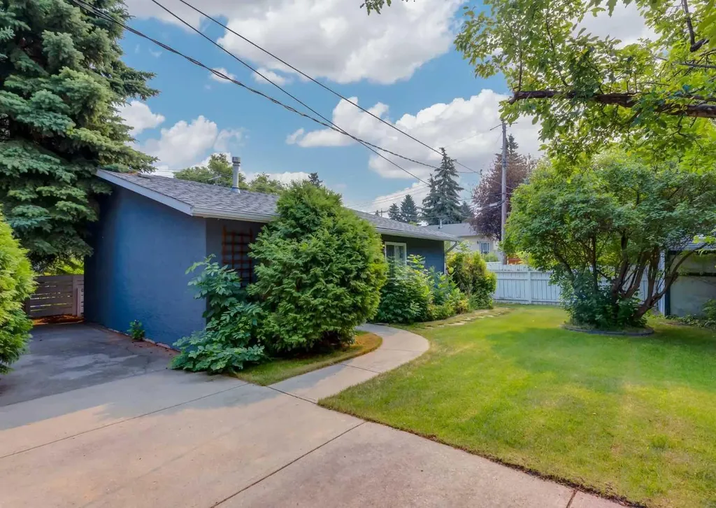 4220 Bowlen Street NW Calgary AB T2L 1P9
