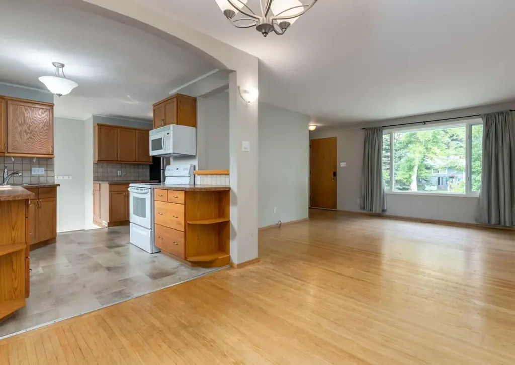 4220 Bowlen Street NW Calgary AB T2L 1P9