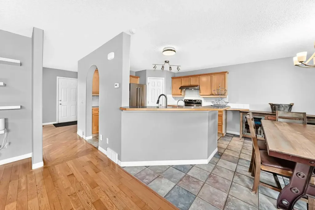 23 Thornbird Way SE Airdrie AB T4A2C3