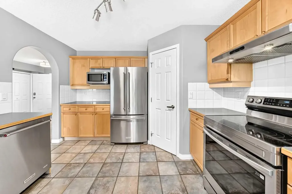 23 Thornbird Way SE Airdrie AB T4A2C3