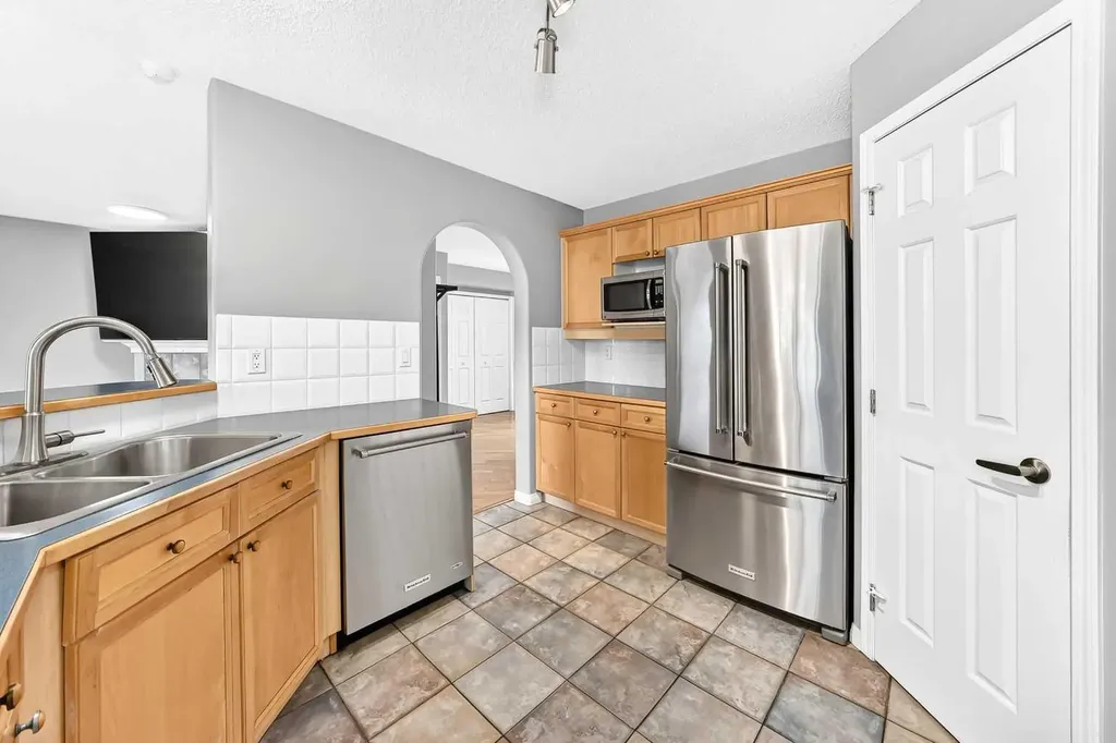 23 Thornbird Way SE Airdrie AB T4A2C3