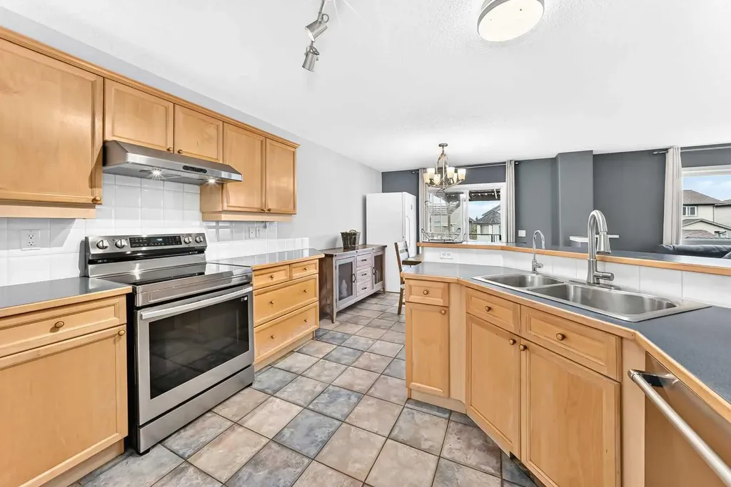 23 Thornbird Way SE Airdrie AB T4A2C3