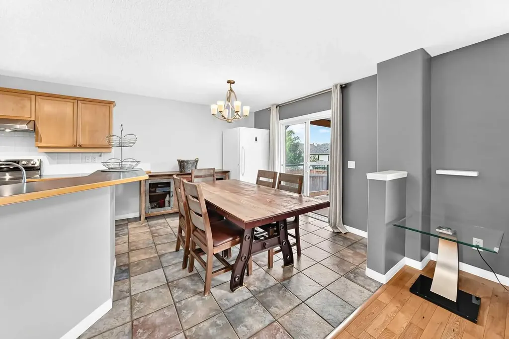 23 Thornbird Way SE Airdrie AB T4A2C3