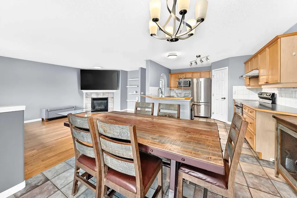 23 Thornbird Way SE Airdrie AB T4A2C3