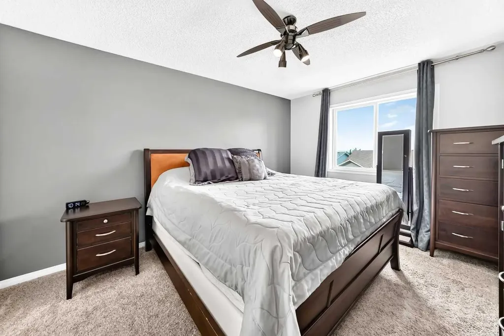 23 Thornbird Way SE Airdrie AB T4A2C3