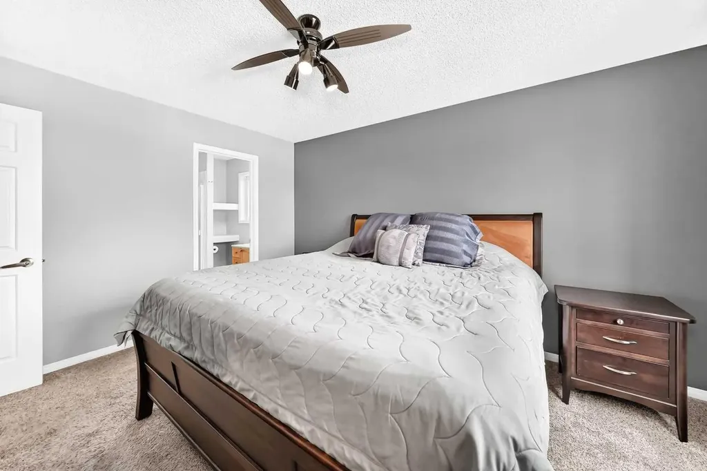23 Thornbird Way SE Airdrie AB T4A2C3