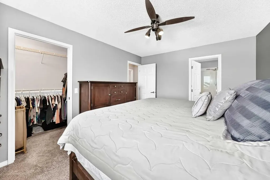 23 Thornbird Way SE Airdrie AB T4A2C3