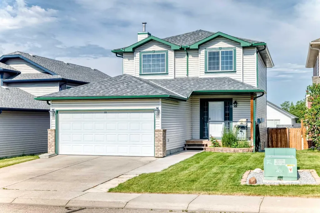 23 Thornbird Way SE Airdrie AB T4A2C3